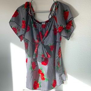 ✨ 5 for $10✨ Off the shoulder top